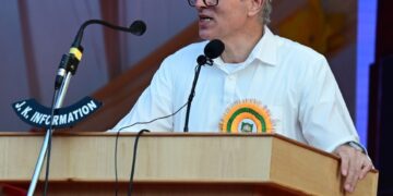 Confidence in our girl students augurs well for J&K’s future: CM