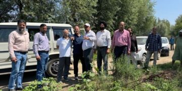 Agriculture director reviews seed production activities at Padgampora Farm