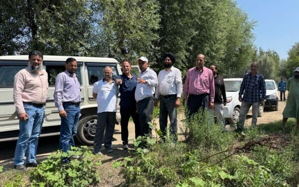 Agriculture director reviews seed production activities at Padgampora Farm