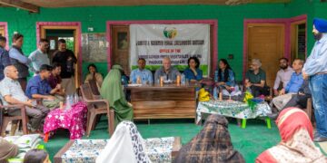 IFAD forum delegates visit women-led FPO, high-density orchard in Kashmir