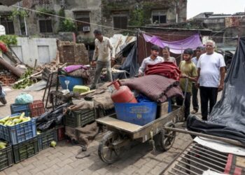 JMC’s demolition drive at Jammu’s Parade Sabzi Mandi draws traders’ ire