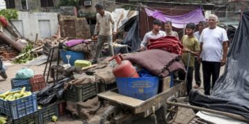 JMC’s demolition drive at Jammu’s Parade Sabzi Mandi draws traders’ ire