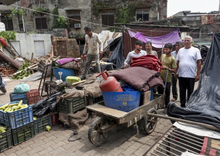 JMC’s demolition drive at Jammu’s Parade Sabzi Mandi draws traders’ ire