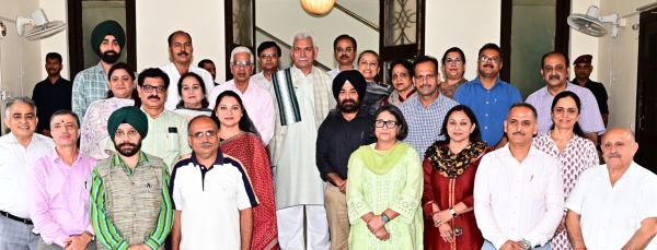 Jammu University delegation meets LG, discusses expansion plans