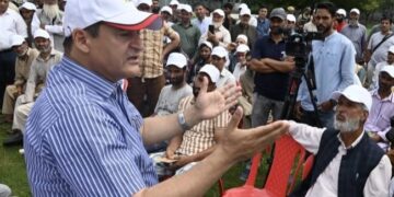 Javid Dar flags off 250 farmers for training at CITH
