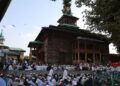 Thousands offer Khawaja Digar prayers at the shrine of Hazrat Khwaja Naqshband Sahib (RA) in Khawaja Bazar, Nowhatta, Srinagar
