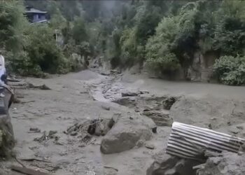 Flash floods hit Chatroo; schools shut in Kishtwar, Doda, Ramban