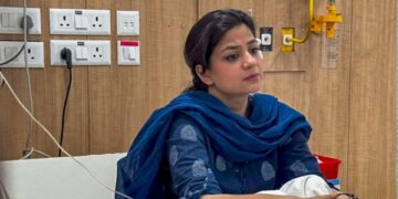 FIR filed against Mehbooba Mufti, daughter for ‘assault’ on cop during Article 370 protest