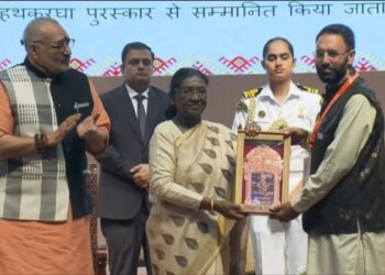 President of India confers National Handloom Award on two master weavers from Kanihama