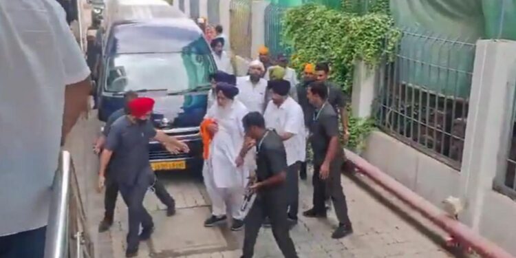 SAD chief Sukhbir Badal injured in ‘kirpan’ attack in M’rashtra, party demands CBI probe