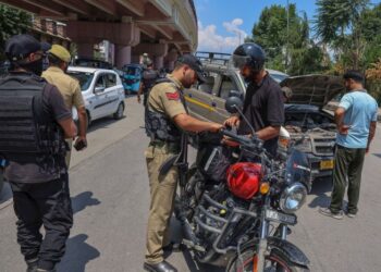 Security beefed up across J&K ahead of Independence Day; frisking, vehicle checks intensified