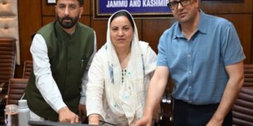 Sakeena Itoo reviews healthcare facilities in Chanapora