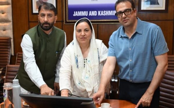 Sakeena Itoo reviews healthcare facilities in Chanapora