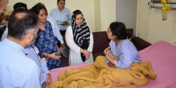 Sakeena visits GMC Jammu, reviews treatment of injured students