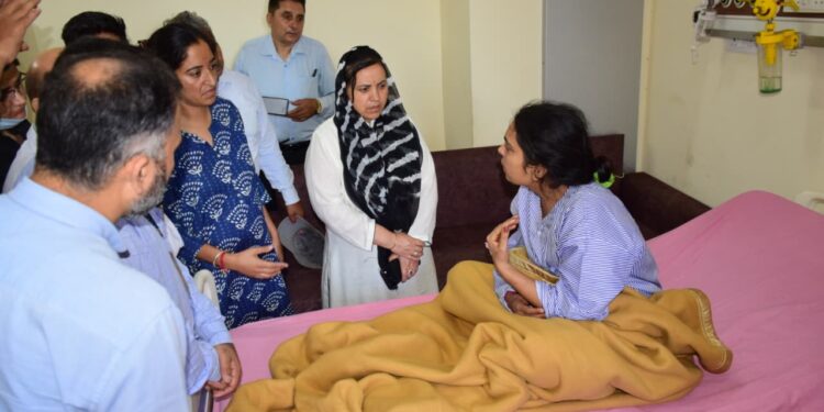 Sakeena visits GMC Jammu, reviews treatment of injured students