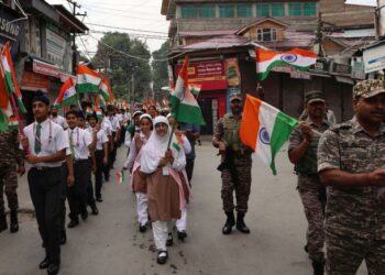 CRPF personnel, school students take out Tiranga rally in Srinagar