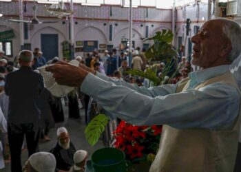 Thousands throng Makhdoom Sahib (RA) Shrine on annual Urs