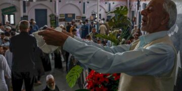 Thousands throng Makhdoom Sahib (RA) Shrine on annual Urs