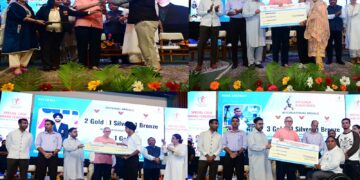 CM hands over Rs 2.71 cr cash awards to outstanding athletes