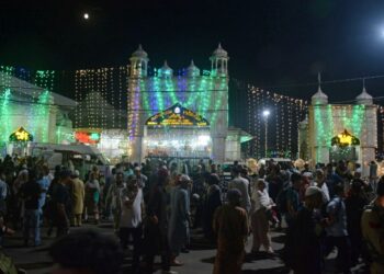 Thousands throng Dargah Hazratbal for night-long prayers ahead of Eid-e-Milad-un-Nabi (SAW)