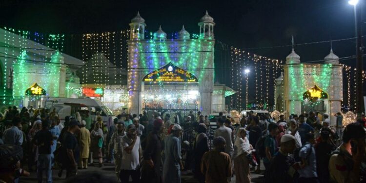 Thousands throng Dargah Hazratbal for night-long prayers ahead of Eid-e-Milad-un-Nabi (SAW)