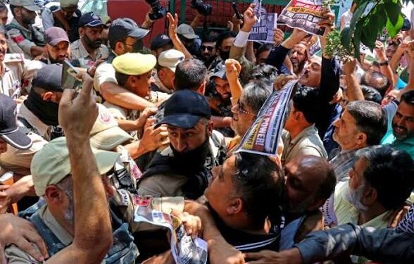 PDP, Apni Party protest in Srinagar to oppose power tariff hike, demand rollback