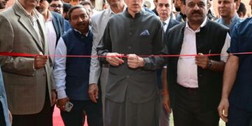 CM pitches for global partnerships to take J&K products to world markets