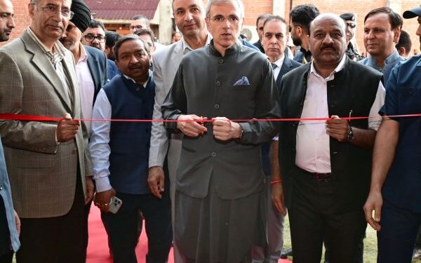 CM pitches for global partnerships to take J&K products to world markets