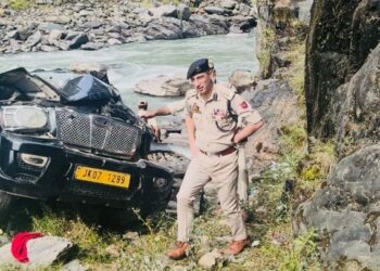 5 killed as SUV falls into river in Kupwara