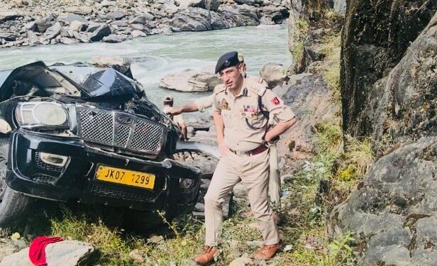 5 killed as SUV falls into river in Kupwara
