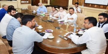 Div Com directs measures to improve water supply at railway stations