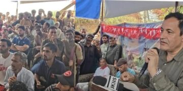 Javid Dar lays foundation stone for Rs 18 crore PMGSY road project in Baramulla