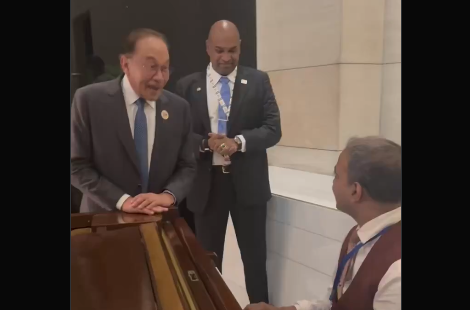Malaysian PM Anwar Ibrahim sings popular Kishore Kumar song, video wins internet