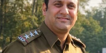 SHO Bijbehara injured after being hit by vehicle while on duty