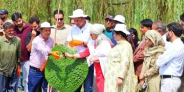 SKUAST-K VC calls for technology-driven farming at KVK Bandipora meet