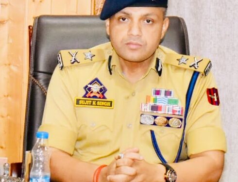 IGP reviews security situation in Baramulla, Sopore