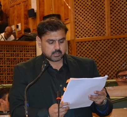 Govt approves six free gas cylinders for AAY families