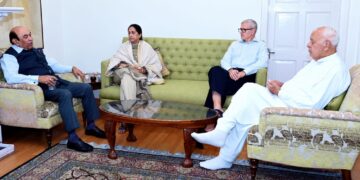 Bihar Governor meets J&K CM in Srinagar