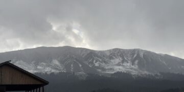Gulmarg’s Affarvat peak receives fresh snowfall Tuesday afternoon