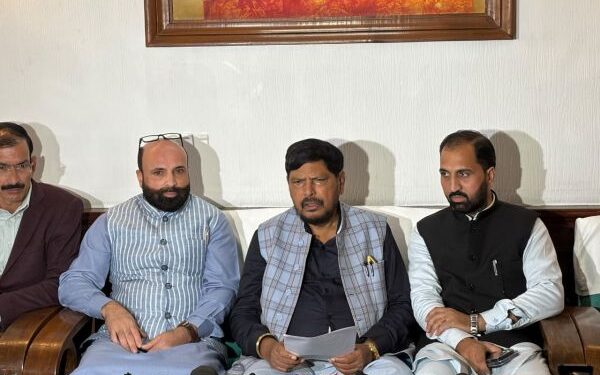 Athawale highlights welfare schemes during Srinagar visit