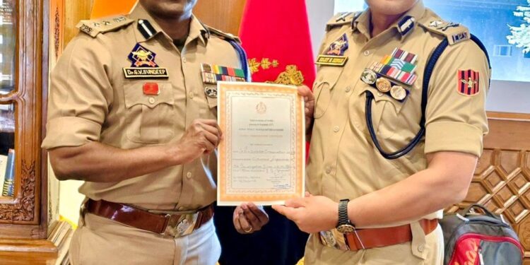 IGP felicitates Srinagar Police for busting inter-state narcotics network