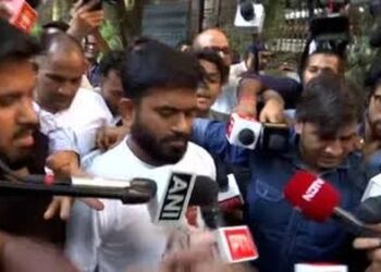 Abhijeet Dipke, Neha Bora detained on way to ‘Lehra Do Tiranga’ protest
