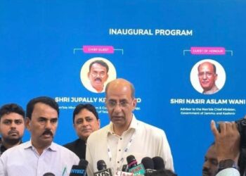 Advisor Wani invites southern India tourists to Kashmir, runners to marathon