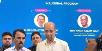Advisor Wani invites southern India tourists to Kashmir, runners to marathon