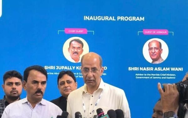 Advisor Wani invites southern India tourists to Kashmir, runners to marathon