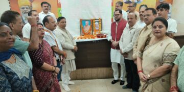 BJP pays tributes to Gandhi, Shastri on birth anniversaries