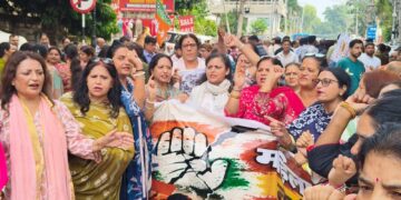 BJP protests in Jammu, seeks Rahul Gandhi’s resignation over women’s dignity