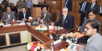CM Abdullah reviews public services, implementation of govt schemes in Anantnag