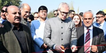 CM inaugurates, lays foundation stones for projects worth Rs 14.33 cr in Beerwah