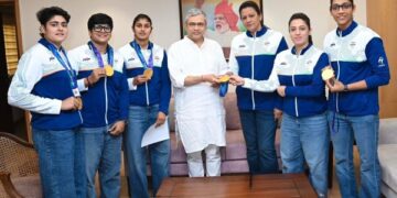 Vaishnaw meets Asian Games gold-winning women’s kabaddi team
